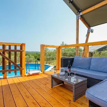 Lüks kamp alanı Krk Glamping Village *