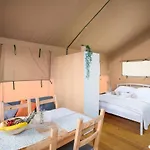 Krk Glamping Village אוהל מפואר Brusici
