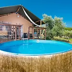 Krk Glamping Village אוהל מפואר