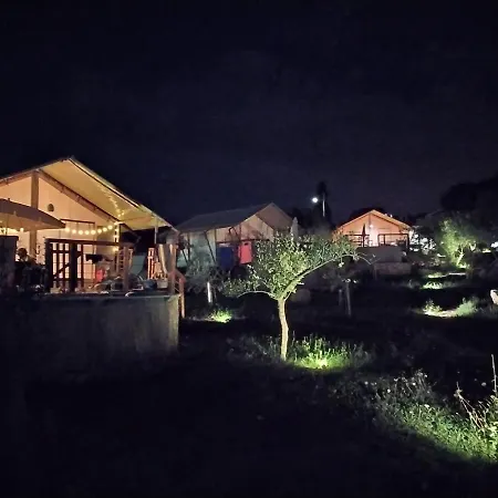 Krk Glamping Village אוהל מפואר *