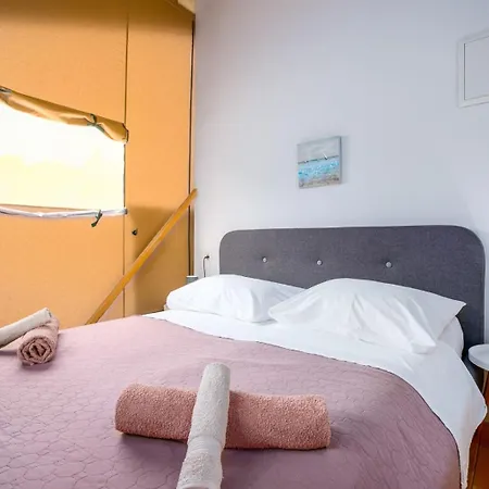 Krk Glamping Village אוהל מפואר